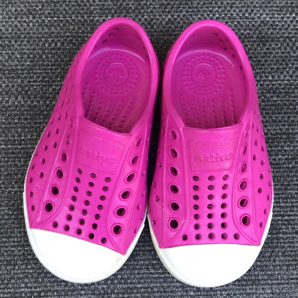 Native Toddler Shoes SZ 5